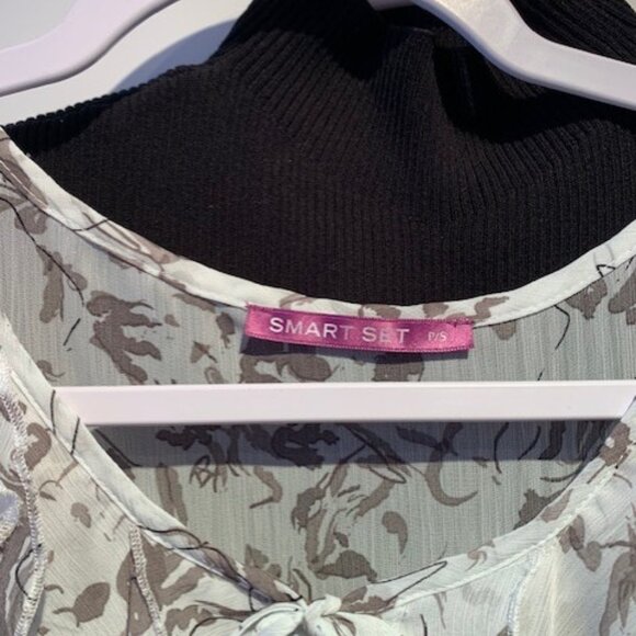 Sheer Ruffles blouse - Picture 6 of 8